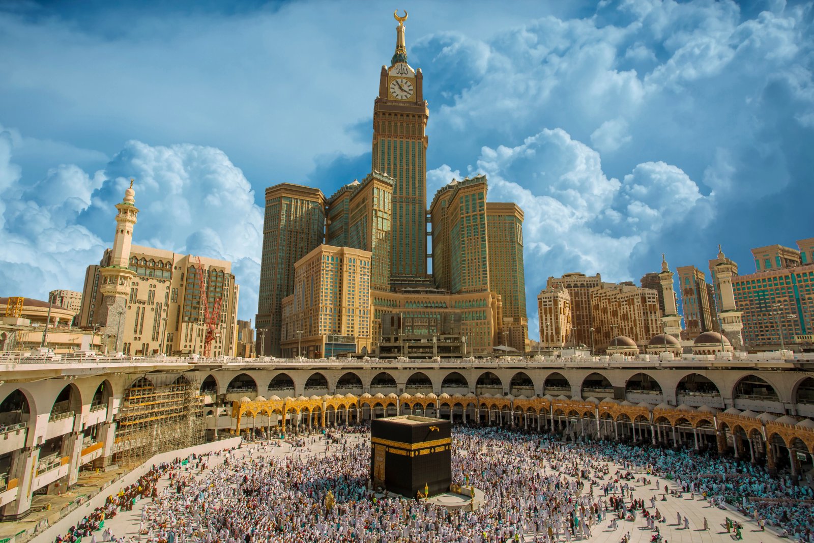 The Kaaba with worshippers in Makkah